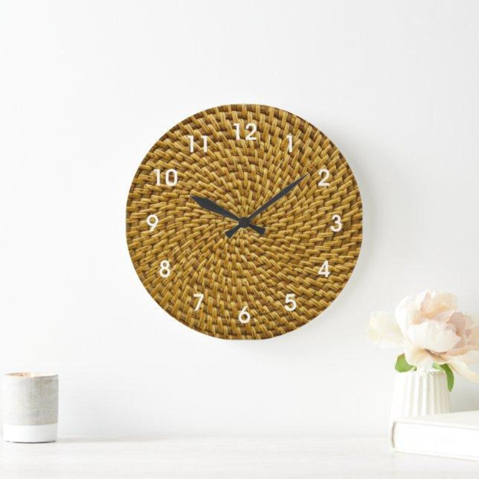 Monogram Rattan Görünümlü Duvar Saati – Bohem Hasır Örgü Desenli 6mm MDF