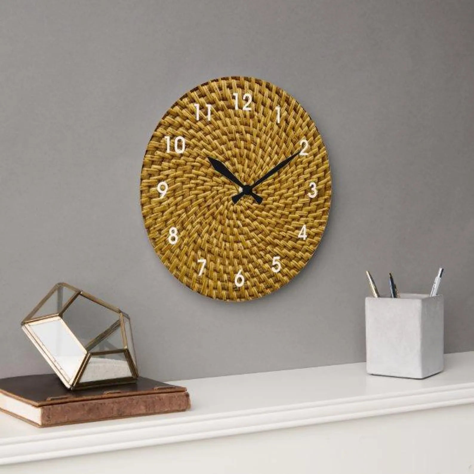Monogram Rattan Görünümlü Duvar Saati – Bohem Hasır Örgü Desenli 6mm MDF