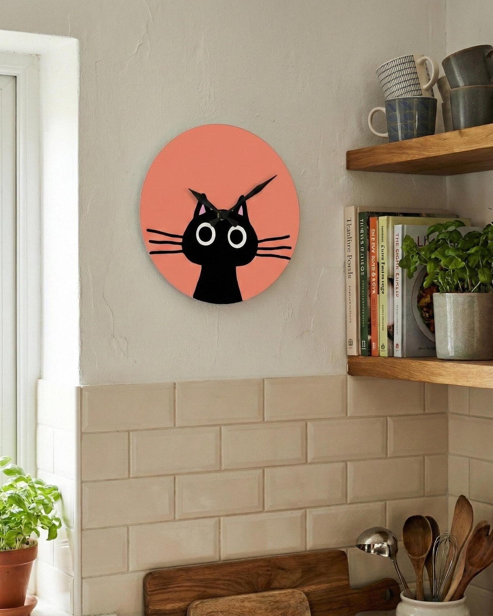 Premium Pleksi Duvar Saati – Eğlenceli Kara Kedi Tasarımı ve Sessiz Mekanizma